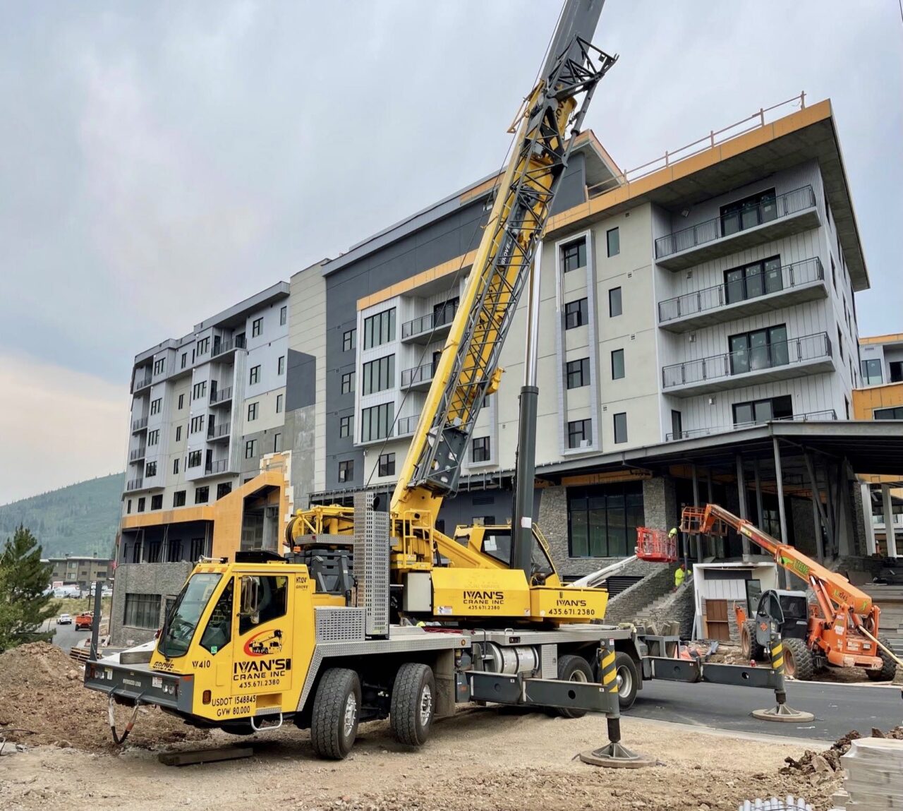 Construction Cranes Rental Manitowoc Grove TMS9000E